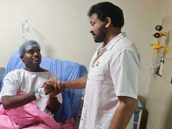Chiranjeevi Meets His Hardcore Fan Chakradhar In Hospital